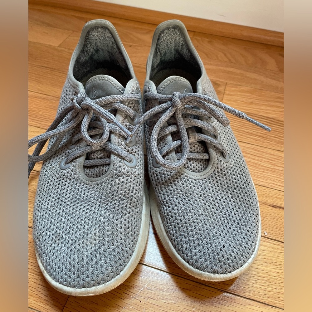 Women’s gray ‘Tree Runners’ allbirds
